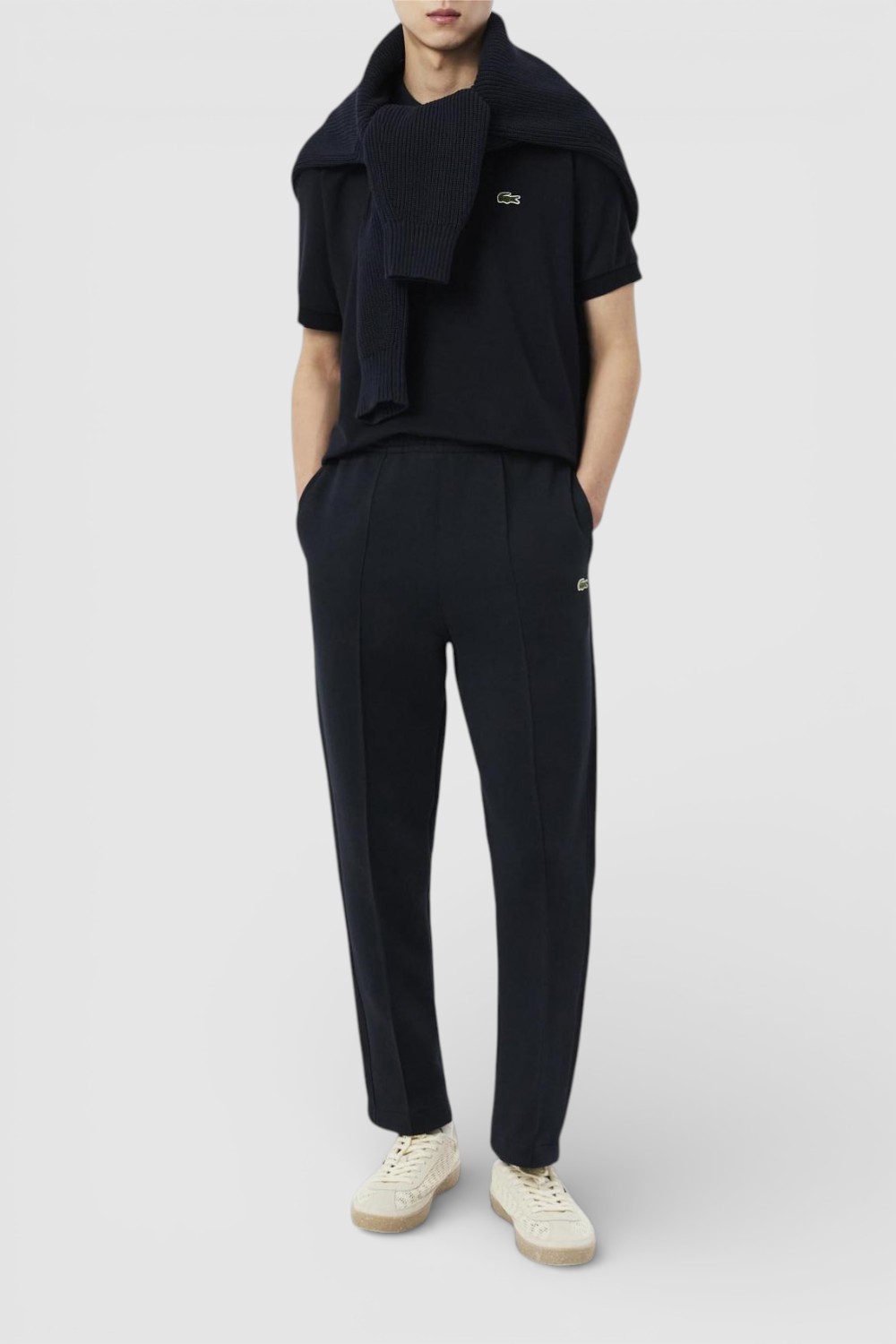 תמונת כל הלוק של חולצת פולו